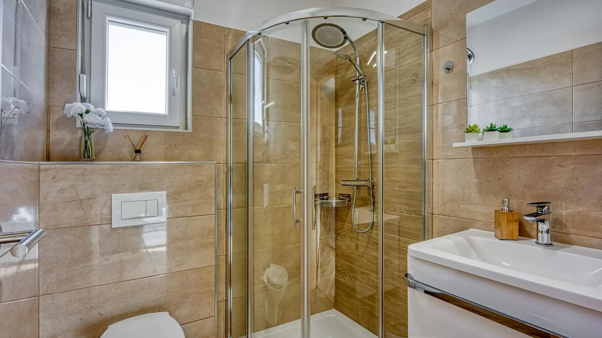 Villa Queen Jelena - Happy Rentals Galizana Apartment