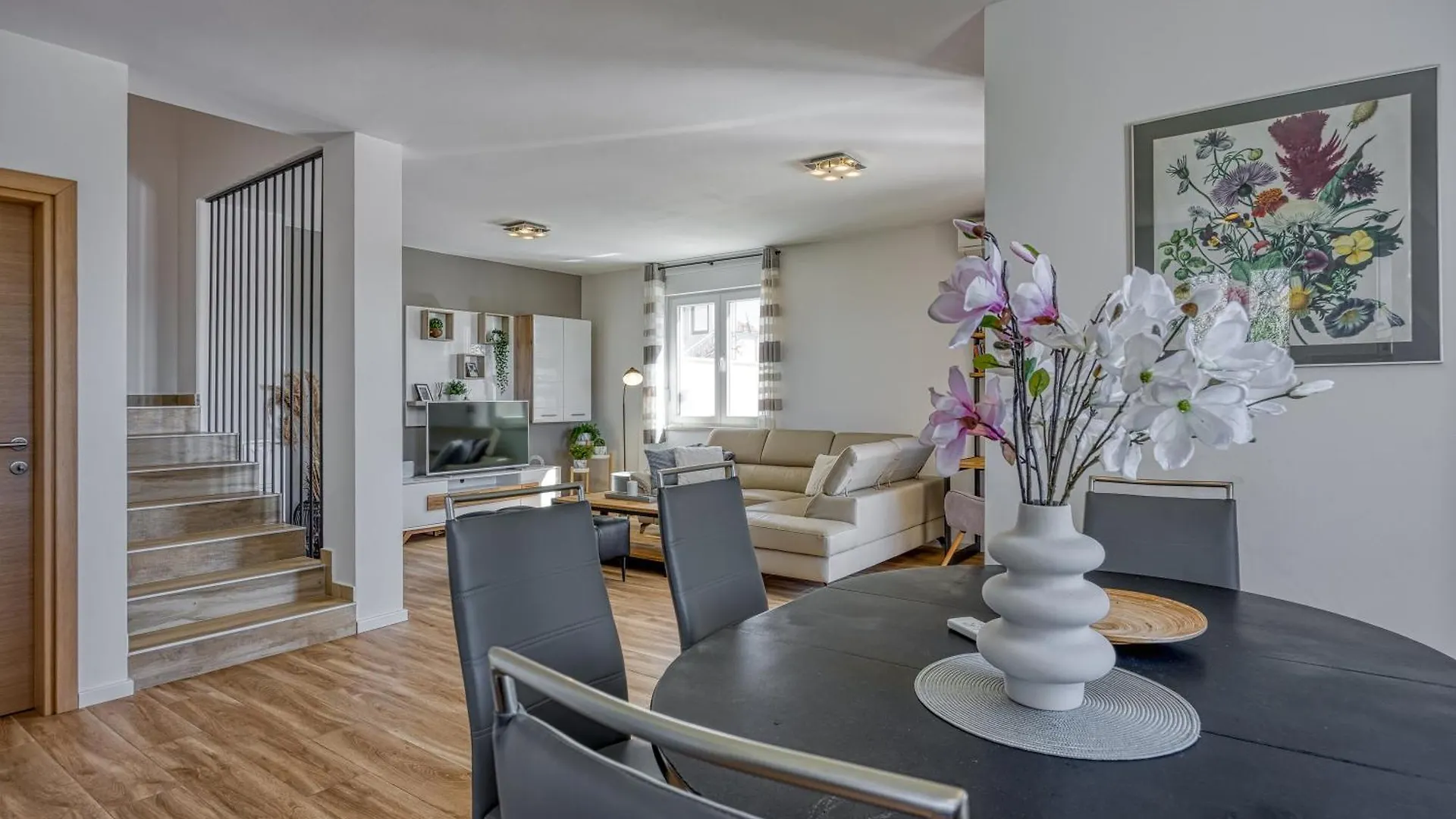 Villa Queen Jelena - Happy Rentals Galizana Apartment